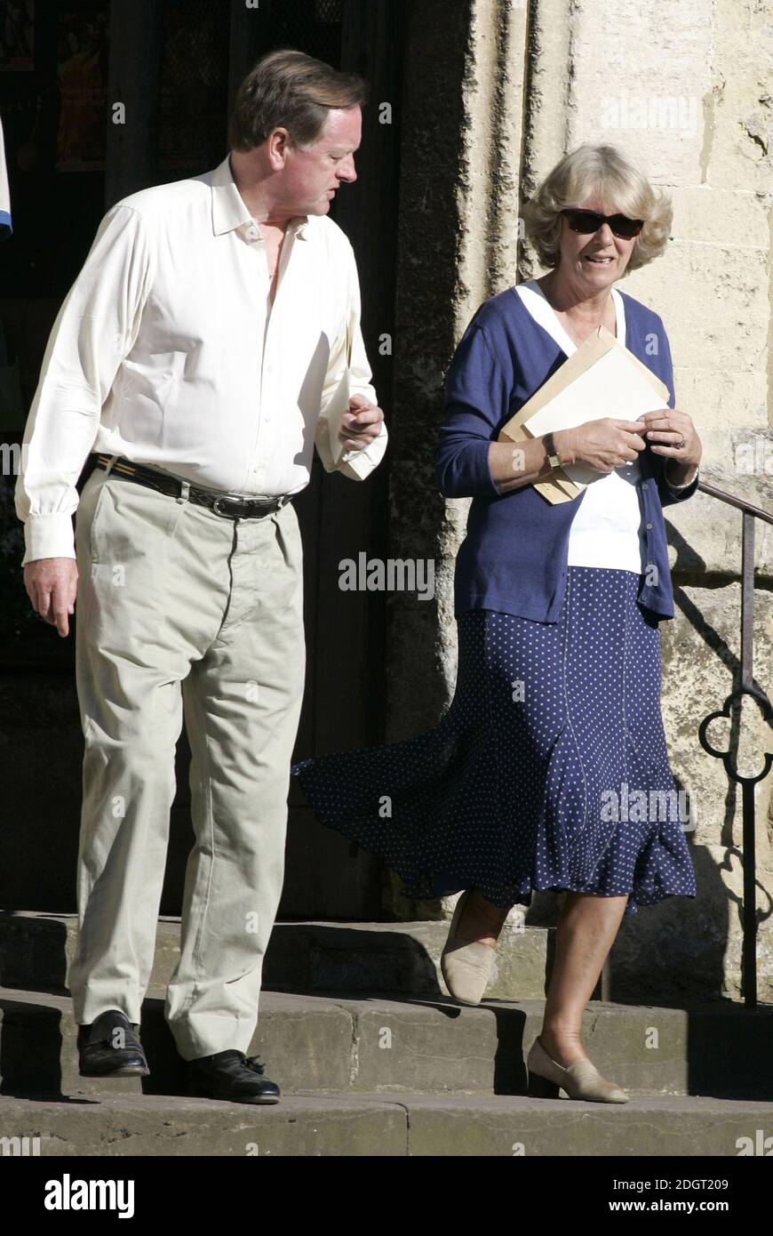 Camilla Duchess of Cornwall und Andrew Parker Bowles kommen zur Probe. Stockfoto