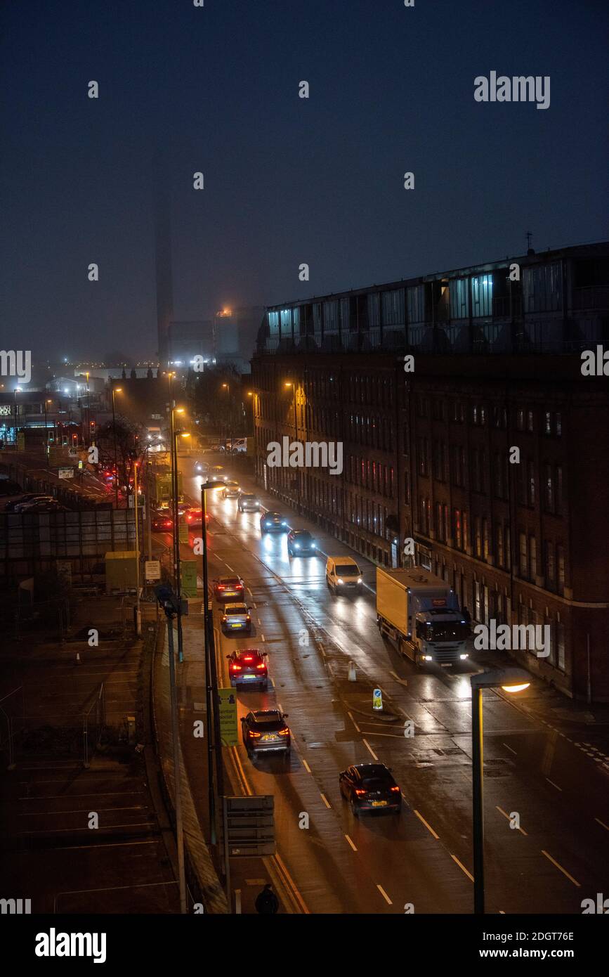 Rush Hour auf der Queen's Road in Nottingham City, mit Blick auf Eastcroft Depot und London Road, Nottinghamshire England Stockfoto