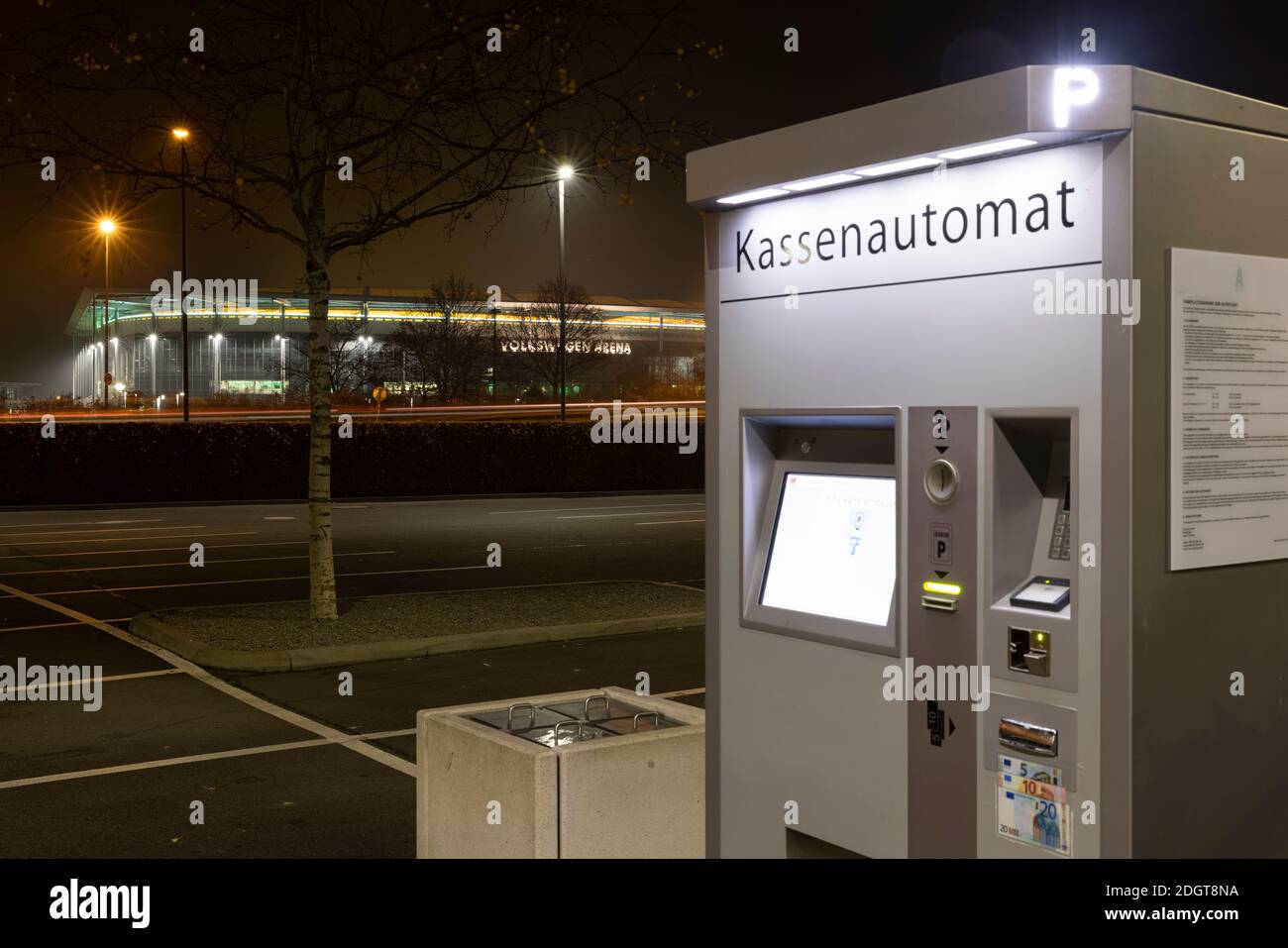 DER VFL Wolfsburg ist ein professioneller Fußballverein in Niedersachsen. Derzeit werden Spiele ohne Zuschauer wegen der Coronavirus-Pandemie gespielt. Stockfoto