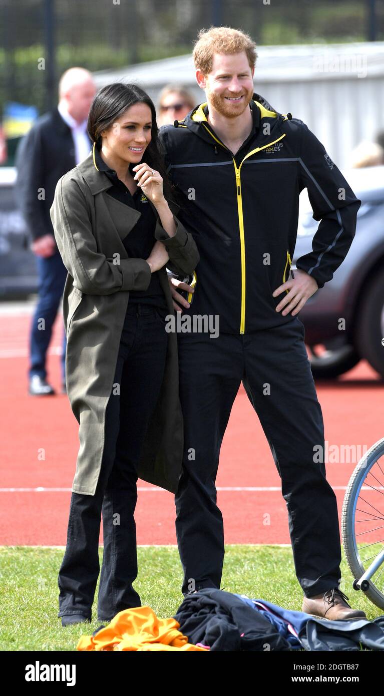 Prinz Harry und Meghan Markle bei einem Besuch im Sporttrainingsdorf der Universität Bath. Stockfoto