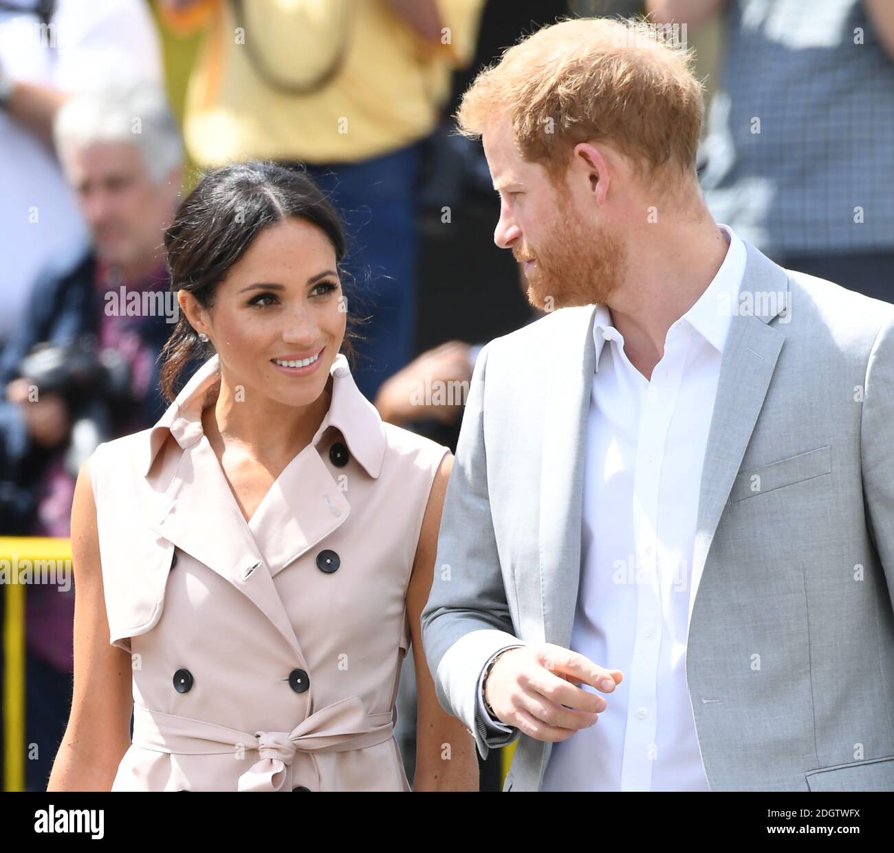 Prinz Harry, Duke of Sussex und Meghan Duchess of Sussex bei Besuch der Nelson Mandela Centenary Exhibition, Queen Elizabeth Centre, South Bank, London. Bildnachweis sollte lauten: Doug Peters/EMPICS Stockfoto