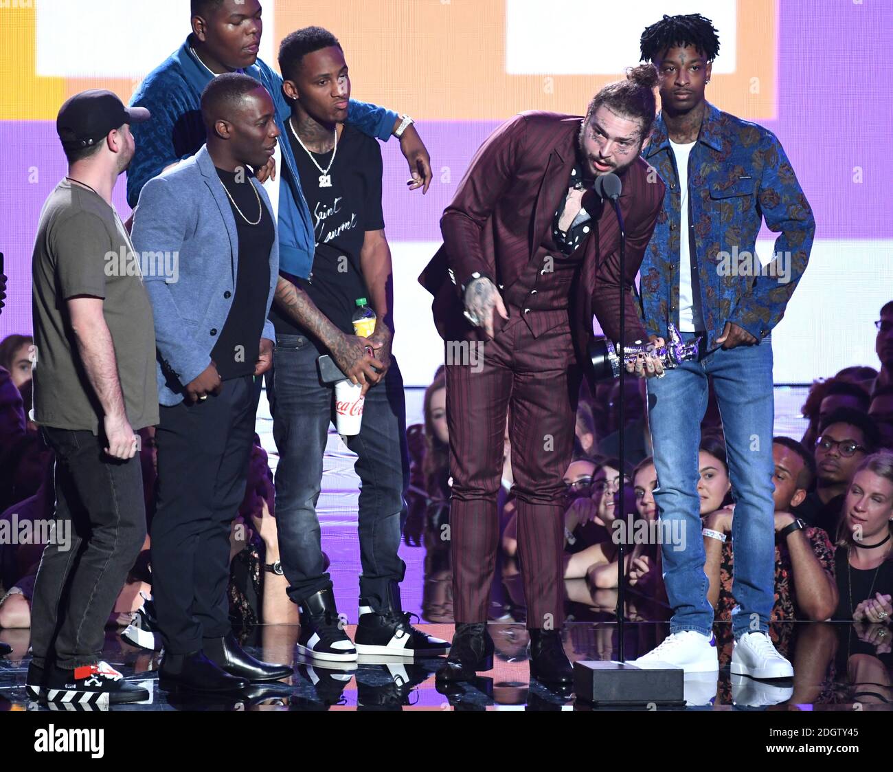 Post Malone nimmt den Preis für das Lied des Jahres auf der Bühne bei den MTV Video Music Awards 2018, Radio City, New York entgegen. Bildnachweis sollte lauten: Doug Peters/EMPICS Stockfoto