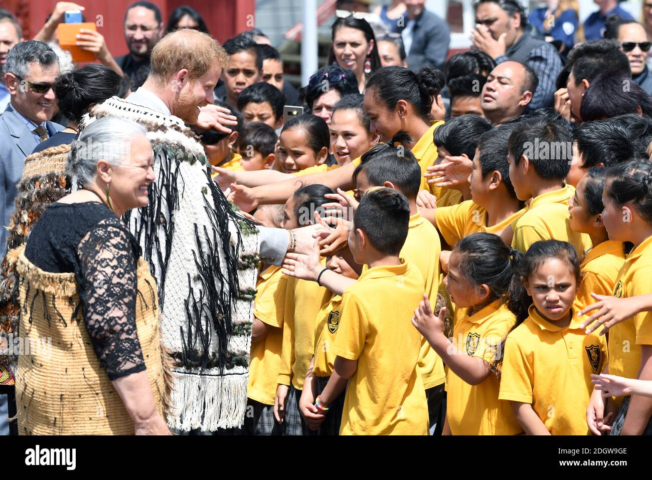 Prinz Harry Duke of Sussex, Meghan Herzogin von Sussex besuchen Te Papaiouru Marae, für ein formelles Powhiri und Mittagessen zu ihren Ehren, Te Papaiouru, Ohinemutu. Am vierten Tag der Tour des königlichen Paares durch Neuseeland. Bildnachweis sollte lauten: Doug Peters/EMPICS Stockfoto