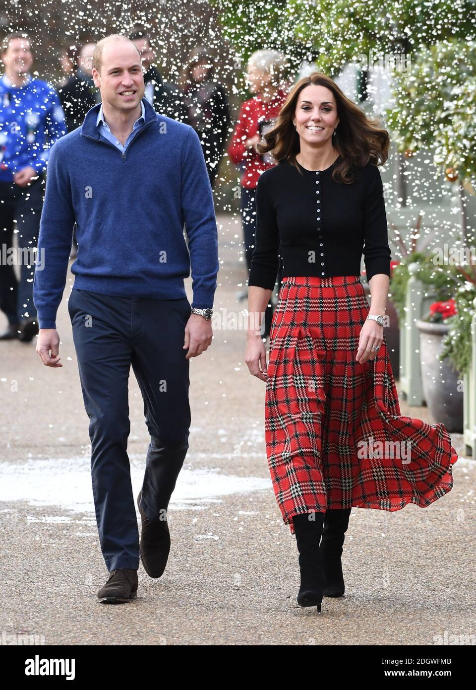 Der Herzog und die Herzogin von Cambridge an einer Weihnachtsfeier Im