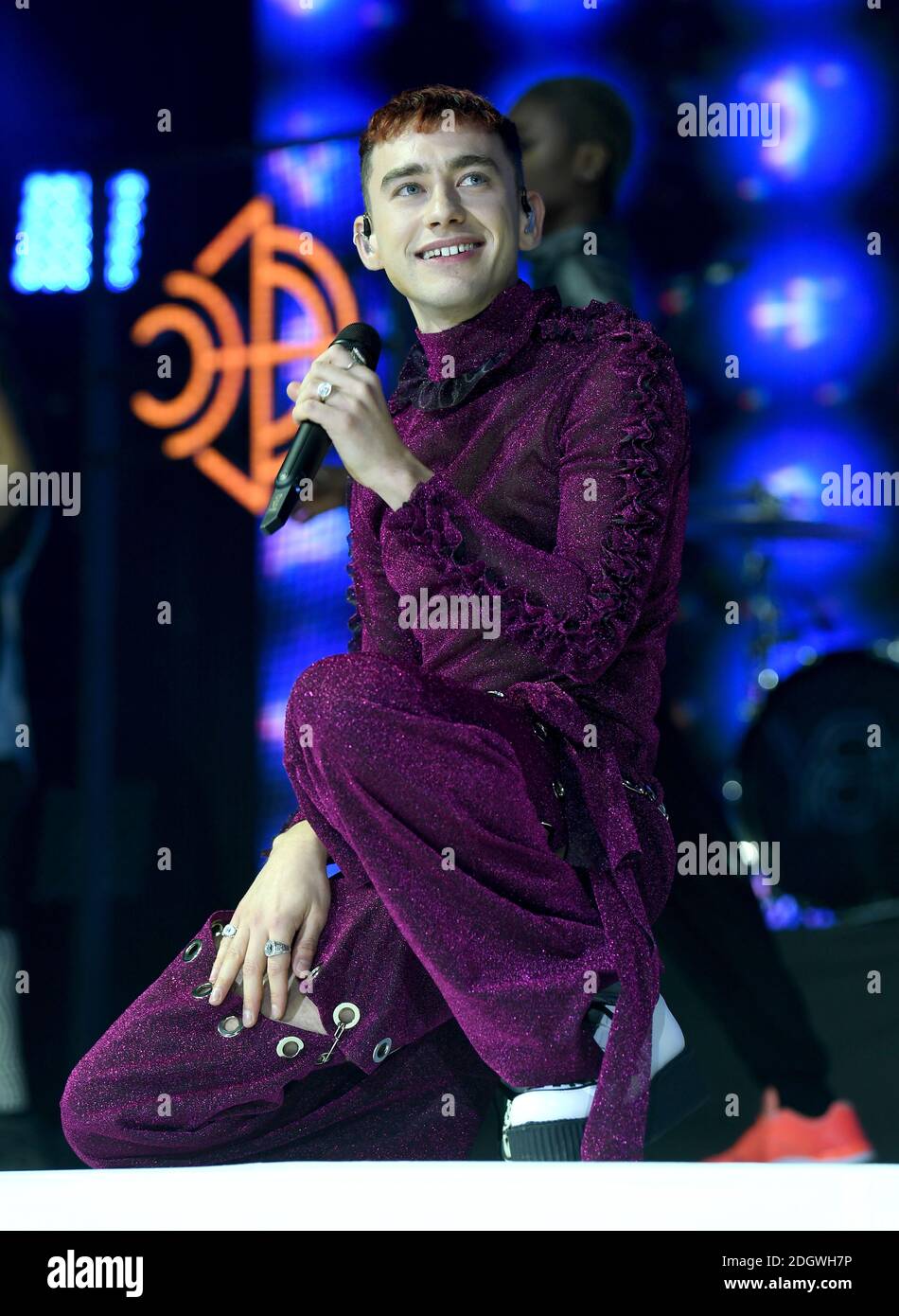 Olly Alexander of Years and Years tritt am zweiten Tag des Capital's Jingle Bell Ball 2018 mit Coca-Cola in der O2 Arena in London auf. Bild Kredit sollte lesen: Doug Peters/EMPICS Entertainment Stockfoto