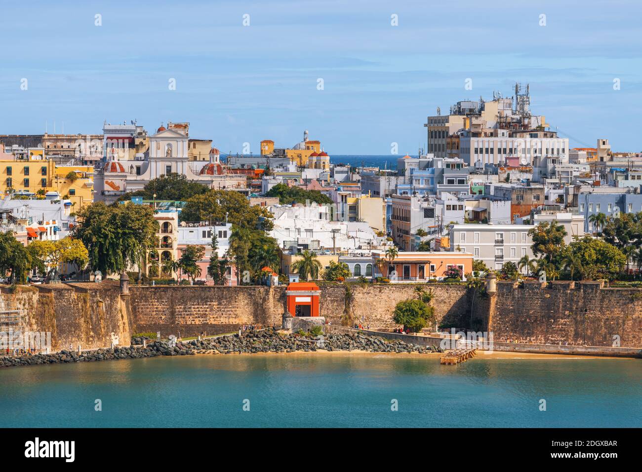 Old San Juan, Puerto Rico Stadtbild am Wasser in der Karibik. Stockfoto