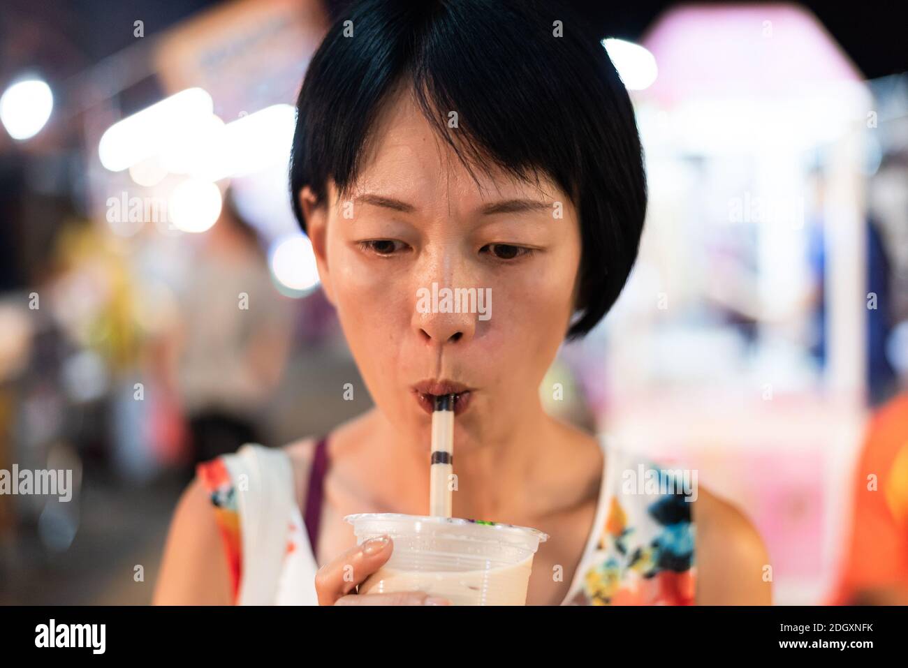 Taiwanesischer Bubble Milk Tee am Nachtmarkt Stockfoto