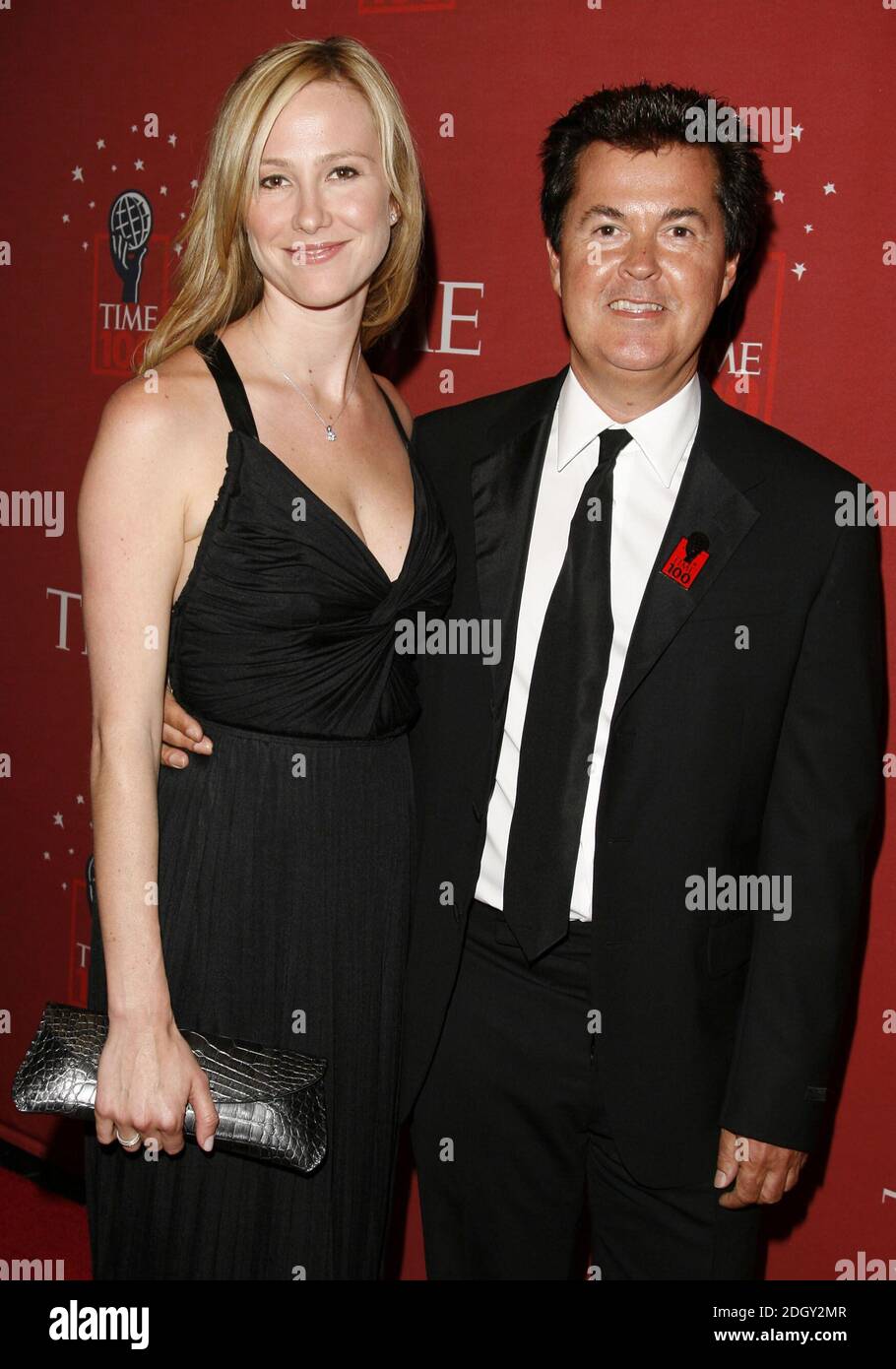 Simon Fuller und seine Freundin kamen am 8. Mai 2007 bei den 100 einflussreichsten Leuten der World Party des Time Magazine, dem Lincoln Center, New York City an. Stockfoto