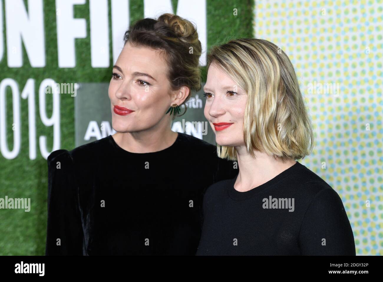 Mirrah Foulkes und Mia Wasikovska bei der Vorführung von Judy and Punch, Teil des BFI London Film Festival 2019, Embankment Gardens. Bildnachweis sollte lauten: Doug Peters/EMPICS Stockfoto