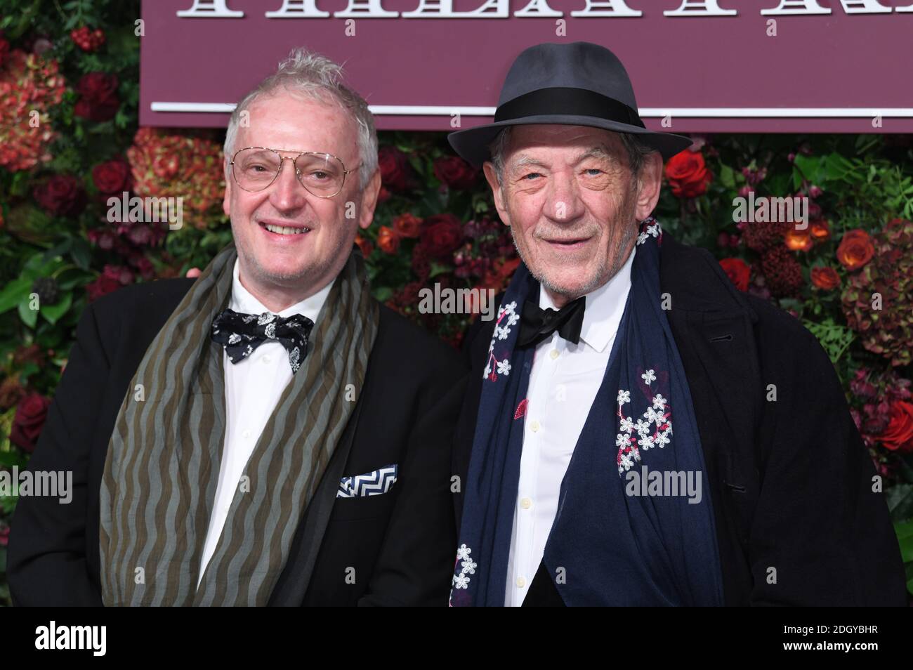 Sir Ian McKellen und Sean Mathias bei den 65. Evening Standard Theatre Awards im London Coliseum, London. Bildnachweis sollte lauten: Doug Peters/EMPICS Stockfoto