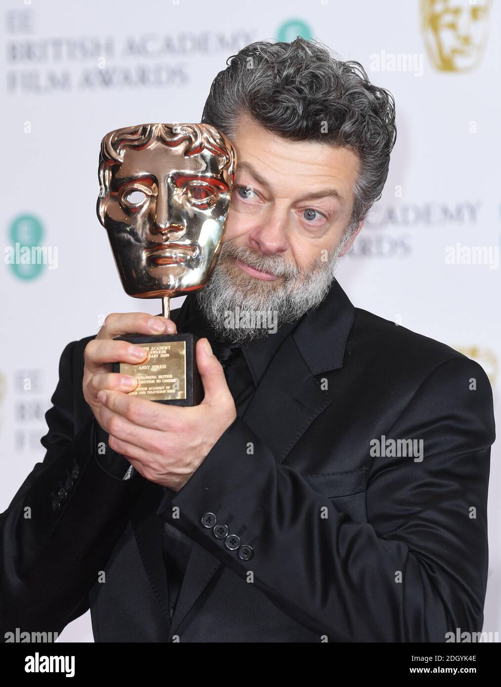 Andy Serkis mit seiner Auszeichnung für herausragenden britischen Beitrag zum Kino bei den 73. British Academy Film Awards in der Royal Albert Hall, London. Bildnachweis sollte lauten: Doug Peters/EMPICS Stockfoto