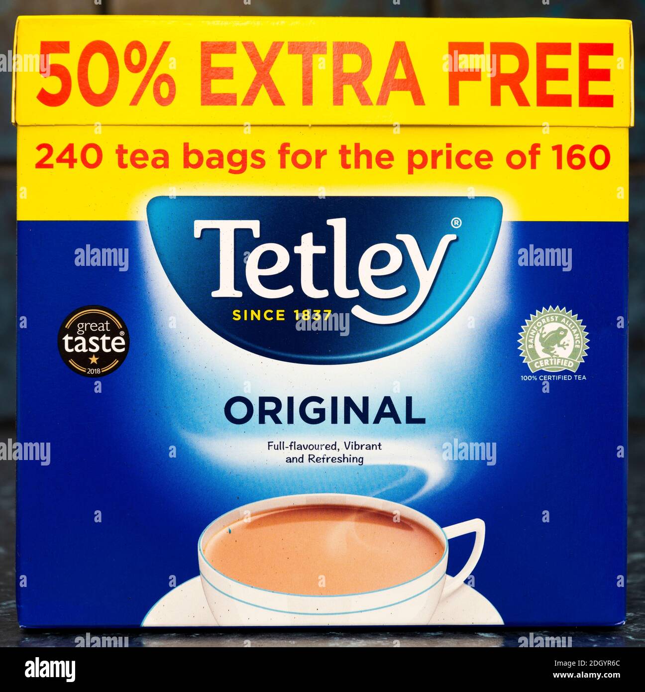 50% extra frei, 240 Teebeutel zum Preis von 160. Box tetley Teebeutel Stockfoto