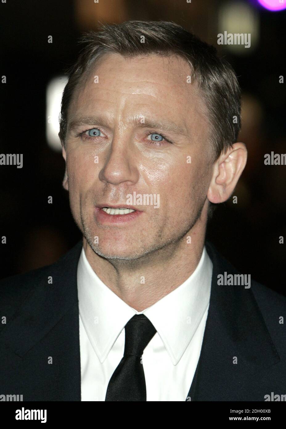 Daniel Craig bei der Weltpremiere von The Golden Compass, Odeon Cinema, Leicester Square, London. Stockfoto