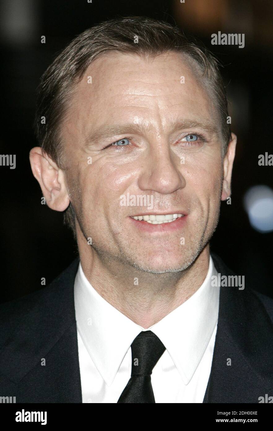 Daniel Craig bei der Weltpremiere von The Golden Compass, Odeon Cinema, Leicester Square, London. Stockfoto