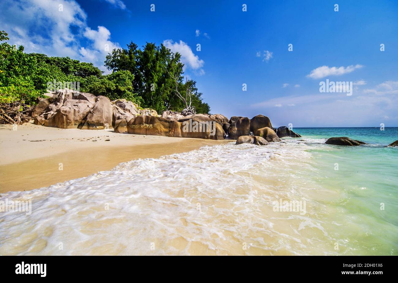 Die schöne Anse Kerlan in Praslin, Seychellen Inseln Stockfoto