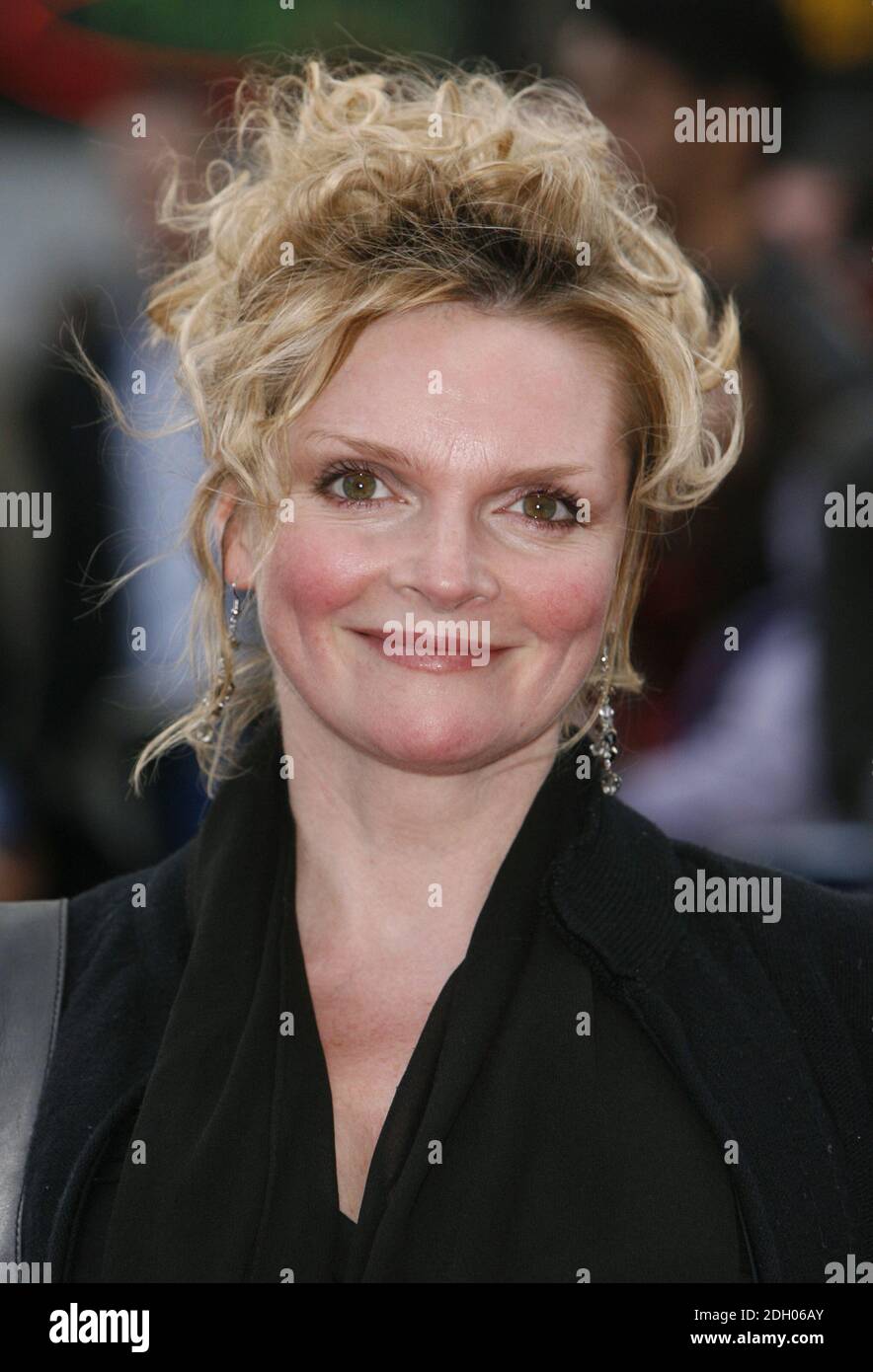 Sharon Small kommt zur britischen Charity-Premiere von Iron man im Odeon West End Cinema, Leicester Square, London. Stockfoto