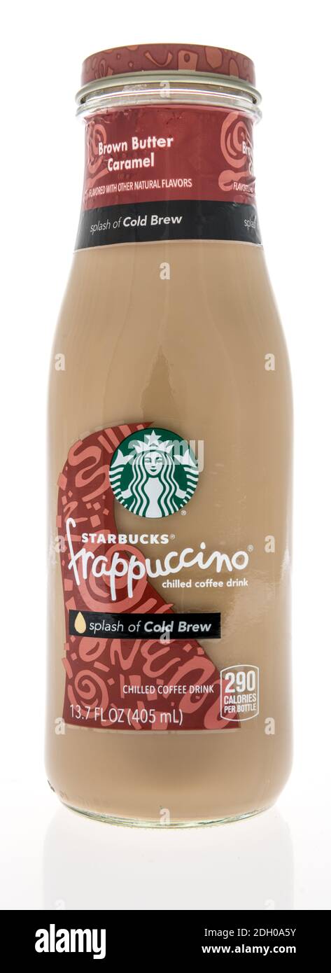 Winneconne, WI – 6. Dezember 2020: Eine Flasche Starbucks frappuccino-Kaffeegetränk in braunem Butter-Karamell-Geschmack auf einem isolierten Hintergrund. Stockfoto