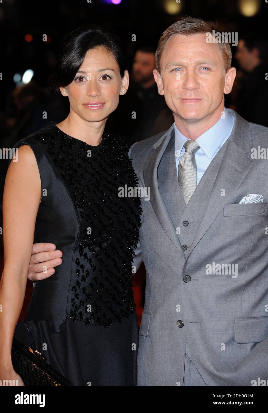 Daniel Craig und Satsuki Mitchell kommen zur Europa-Premiere von Defiance am Odeon Leicester Square an. Stockfoto