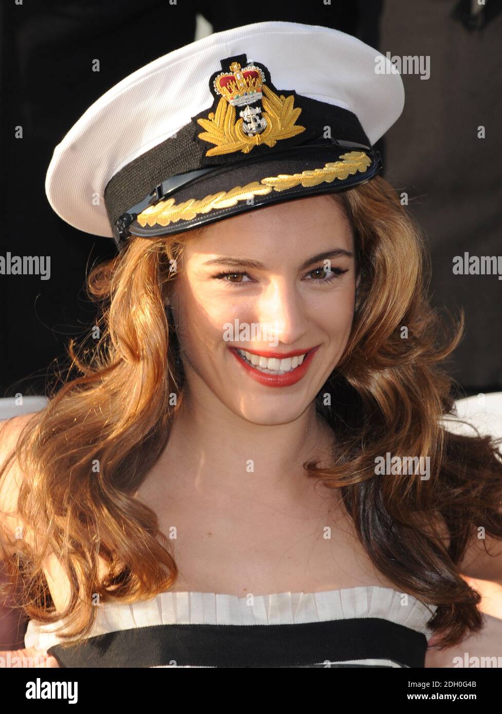 Kelly Brook eröffnet die London Boat Show im Excel in London, danach besuchte sie kurz die HMS Westminster im Zentrum Londons. Stockfoto