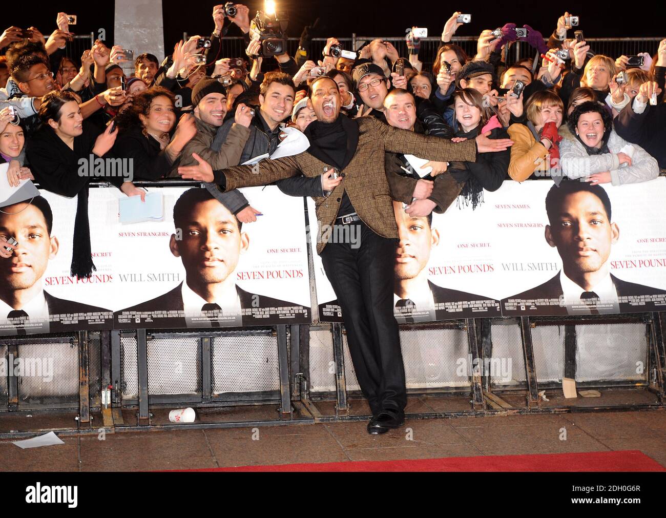 Will Smith bei der britischen Premiere von Seven Pounds, Leicester Square, London. Stockfoto