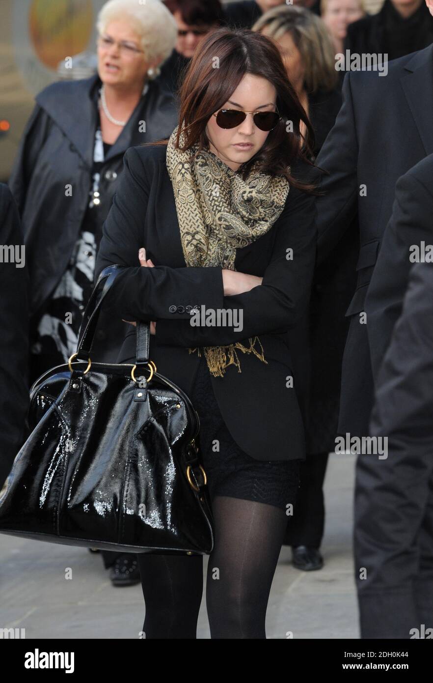 Lacey Turner nimmt an der Beerdigung von Wendy Richard in der St Marylebone Parish Church, Marylebone Road im Zentrum von London Teil. Stockfoto