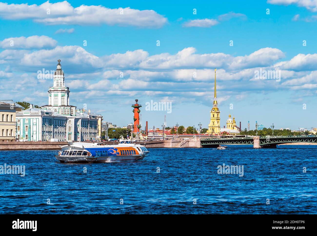 Sankt Petersburg. Kunstkamera, Rostral Säule, Peter und Paul Festung, Neva Fluss Stockfoto