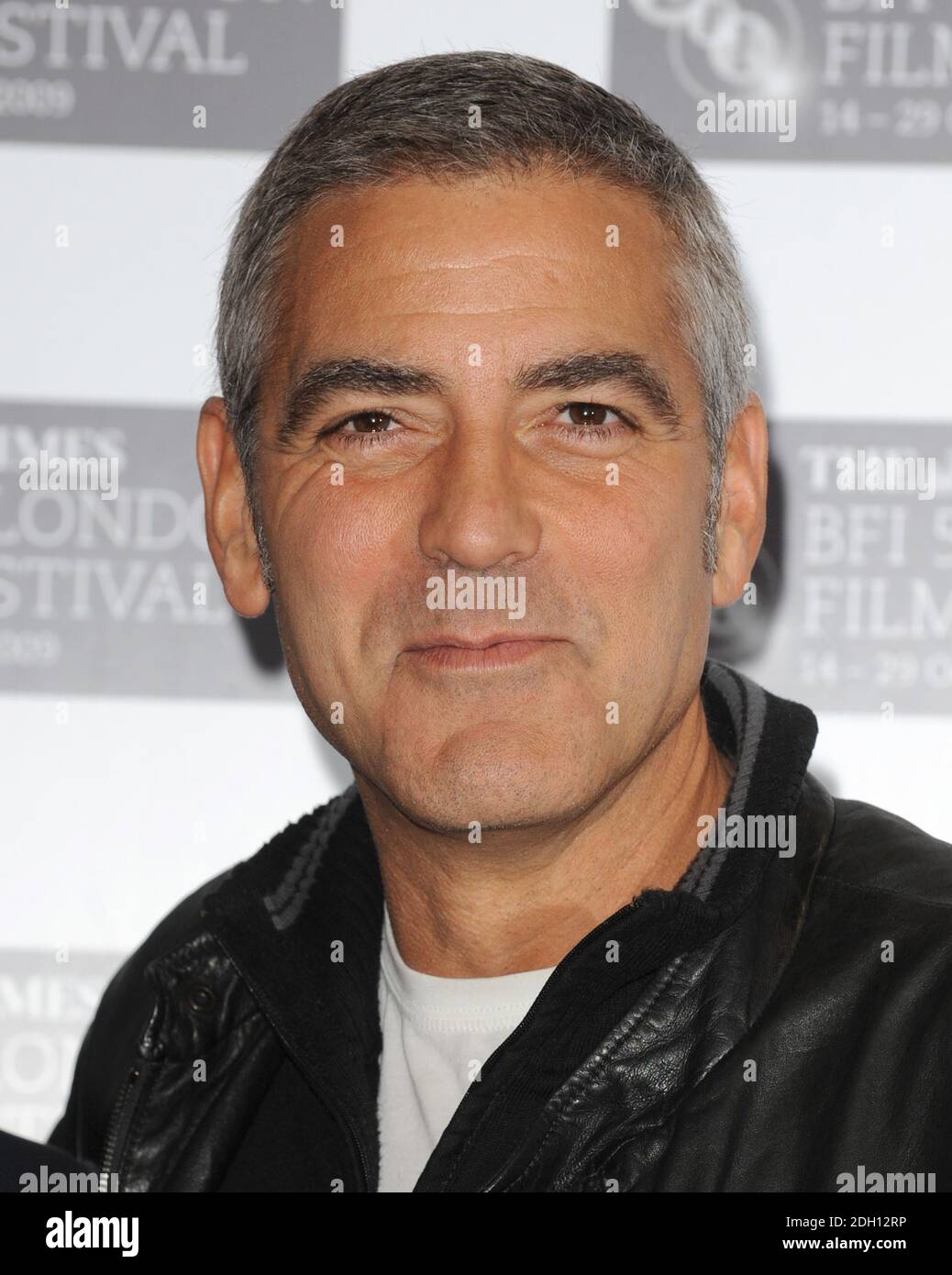 George Clooney bei einem Fotocall für „Men Who Stare at Goats“ im Vue West End am Leicester Square im Zentrum von London. Stockfoto