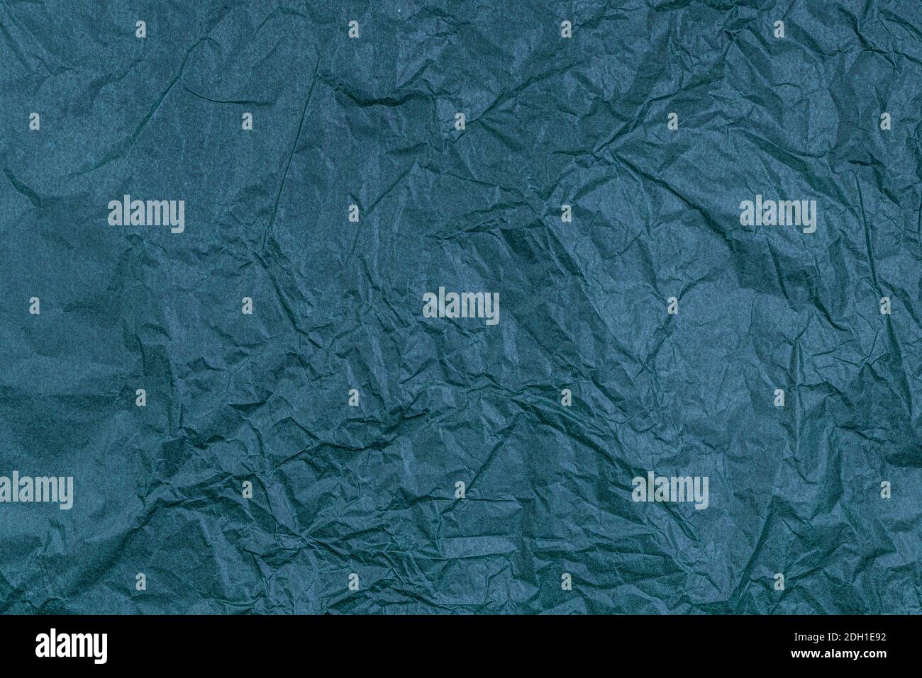 Blau zerknittert glasierten Papier Verpackung Tissue Vollformat Hintergrund Stockfoto