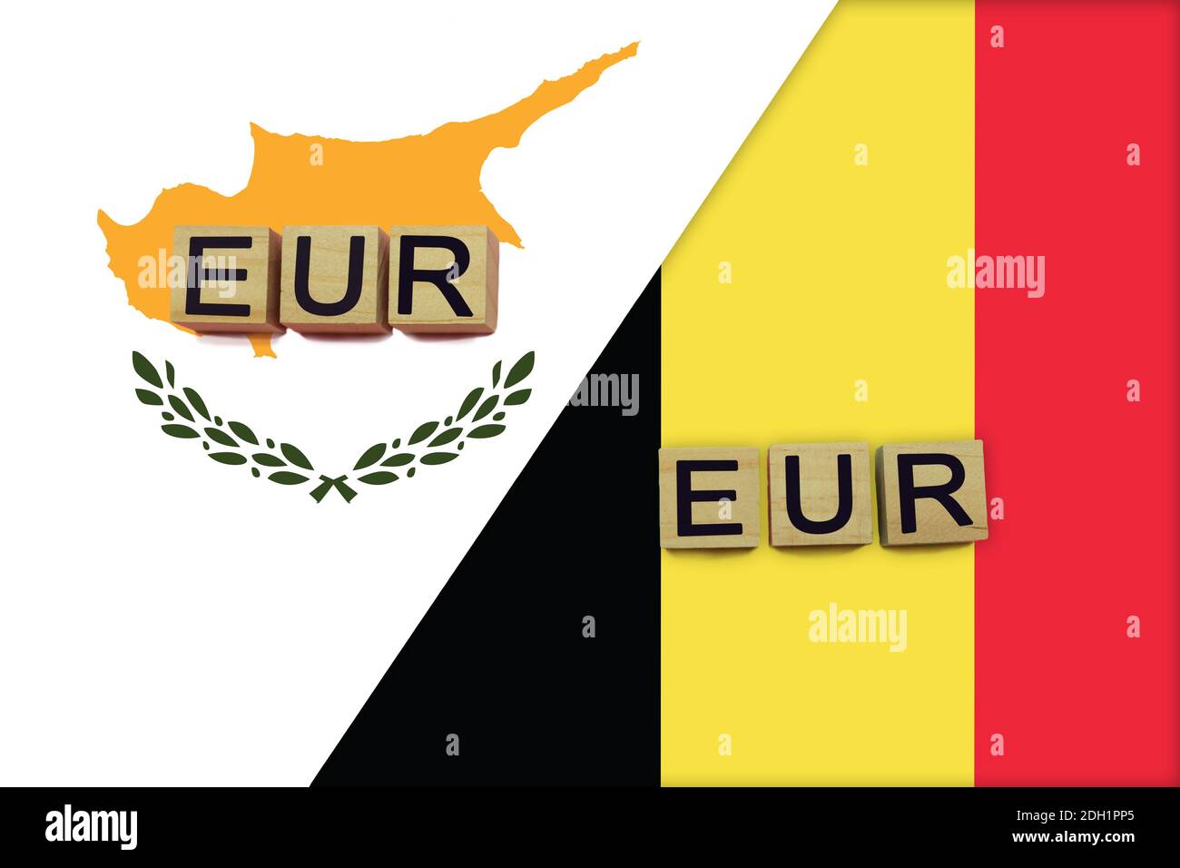 Zypern und Belgien Währungen Codes auf nationalen Flaggen Hintergrund. Internationales Geldtransferkonzept Stockfoto
