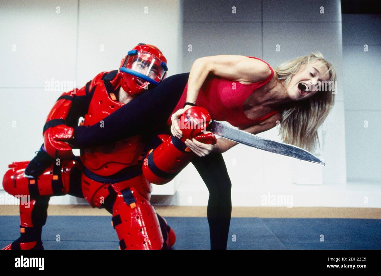 Andy Serkis (Peter), Sophie Heyman (Jane) in PUNCHBAG von Robert Llewellyn im Hampstead Theater, London NW3 07/12/1993 Design: Julian McGowan Beleuchtung: Alan Burrett Kämpfe: William Hobbs Choreographie: Danny John-Jules Regie: Glen Walford Stockfoto