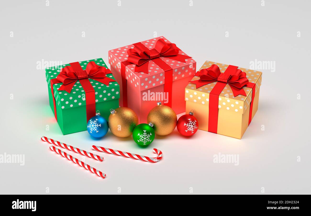 Weihnachtsgeschenke isoliert auf weißem Hintergrund. Weihnachtskugeln, Geschenke und weihnachtskaramell. Stockfoto
