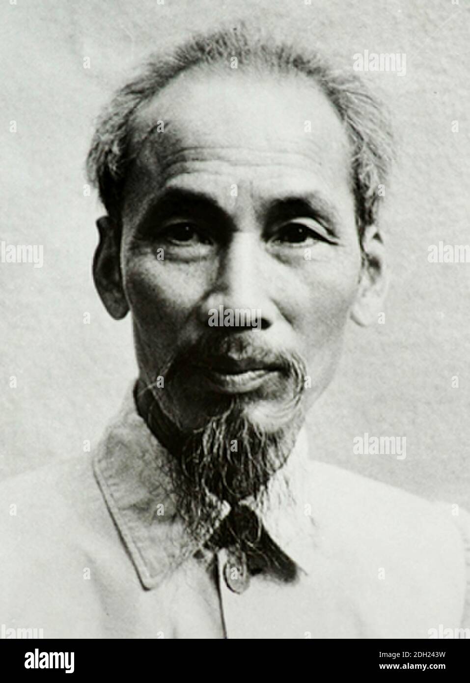 Ho Chi Minh, Hồ Chí Minh (1890 – 1969), geboren Nguyễn Sinn Cung, auch bekannt als Nguyễn Tất Thành, Nguyễn Ái Quốc, Bác Hồ oder Bác, war ein vietnamesischer Revolutionär und Politiker. Stockfoto