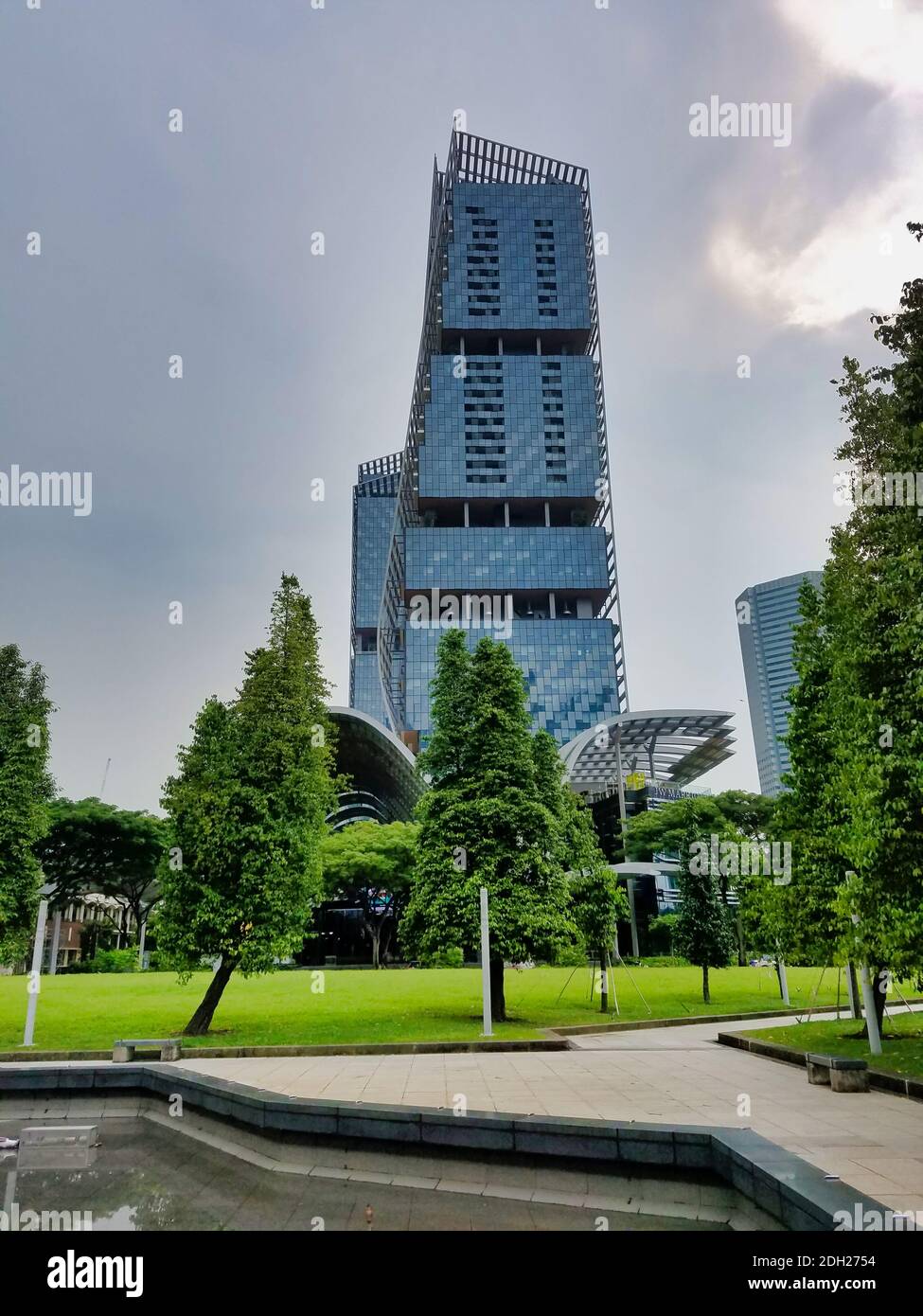 SINGAPUR, SINGAPUR - 6. Mai 2017: Ikonische Hochhausarchitektur im Geschäfts- und Finanzzentrum Stockfoto