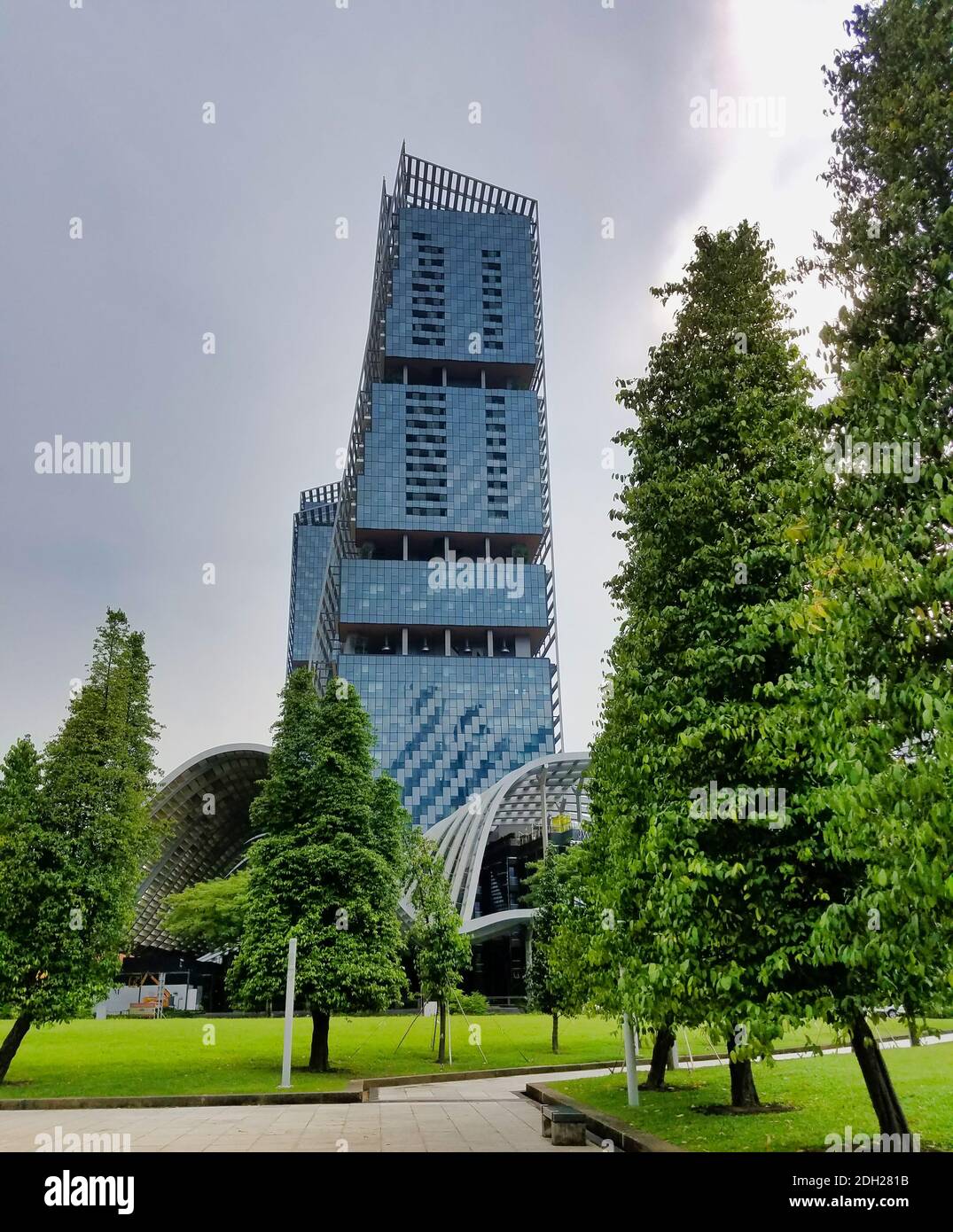 SINGAPUR, SINGAPUR - 6. Mai 2017: Ikonische Hochhausarchitektur im Geschäfts- und Finanzzentrum Stockfoto