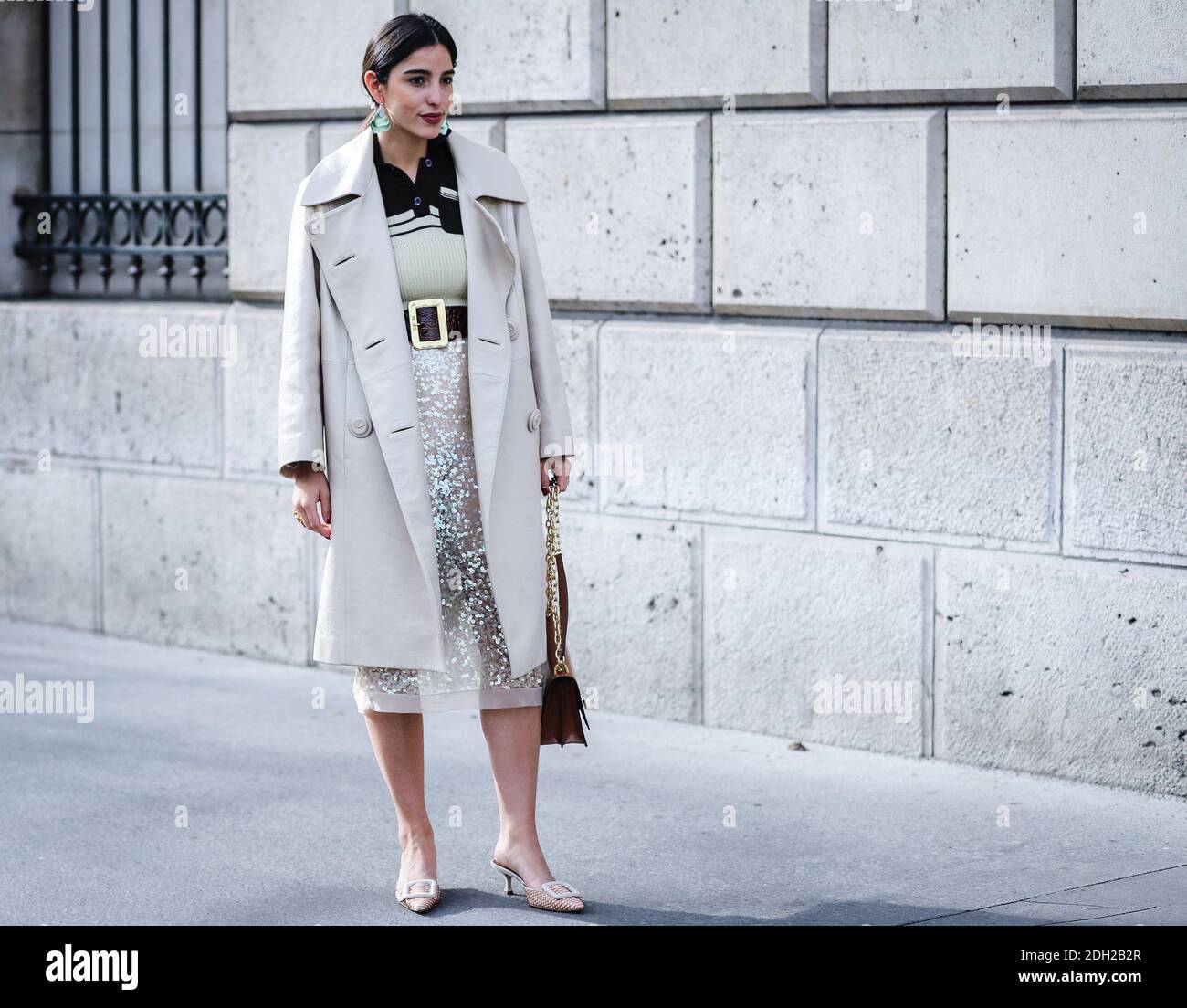 PARIS, Frankreich - 5. März 2019: Bettina Looney auf der Straße in Paris. Stockfoto