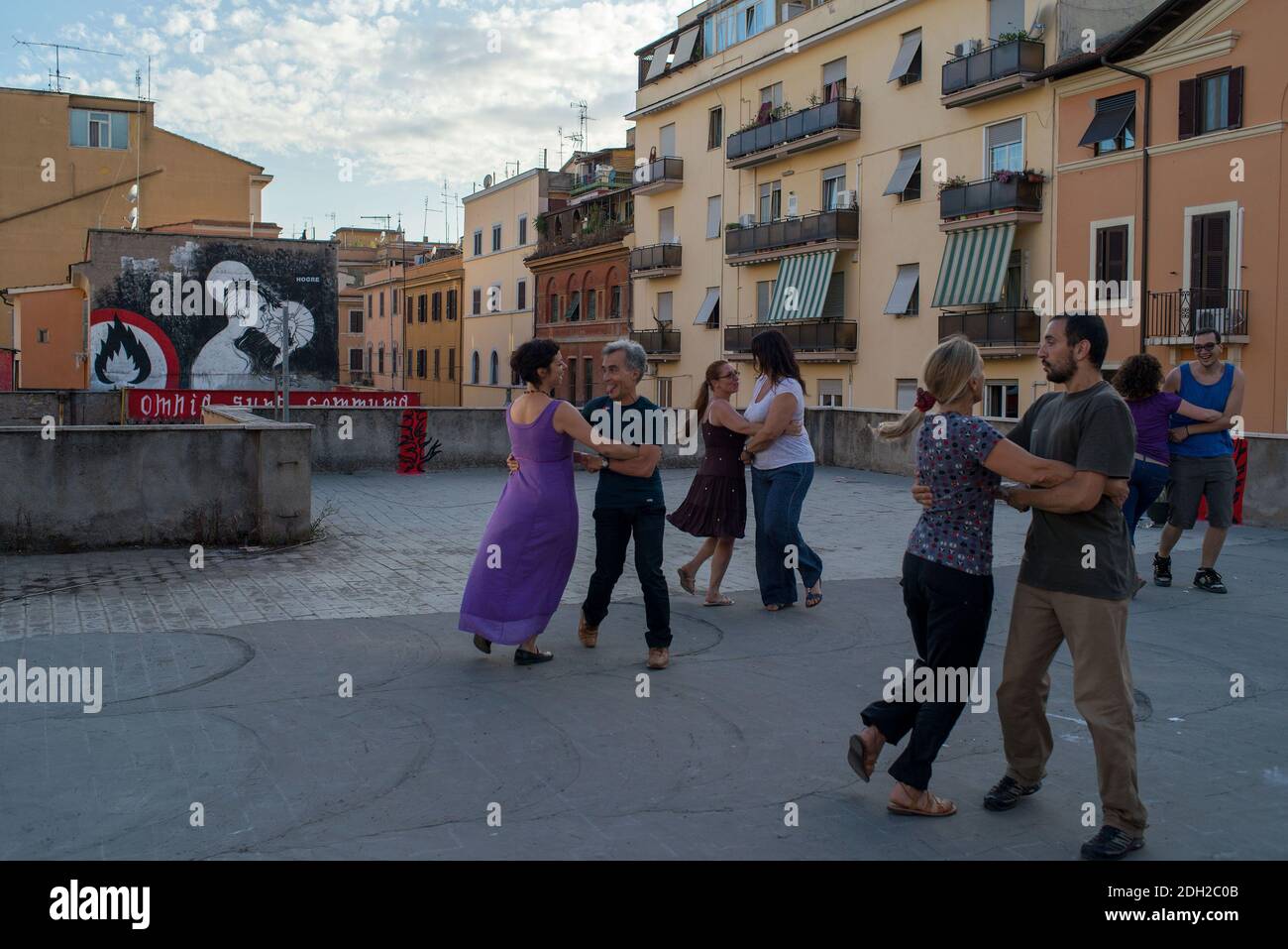 Rom, Italien: Tanzschule auf den Dächern eines besetzten Gebäudes im Stadtteil San Lorenzo. ©Andrea Sabbadini Stockfoto
