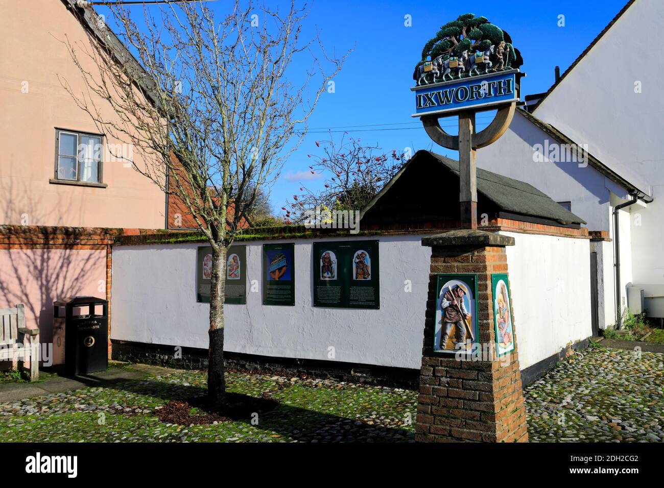 Das Dorfschild im Dorf Ixworth, Suffolk County, England, Großbritannien Stockfoto