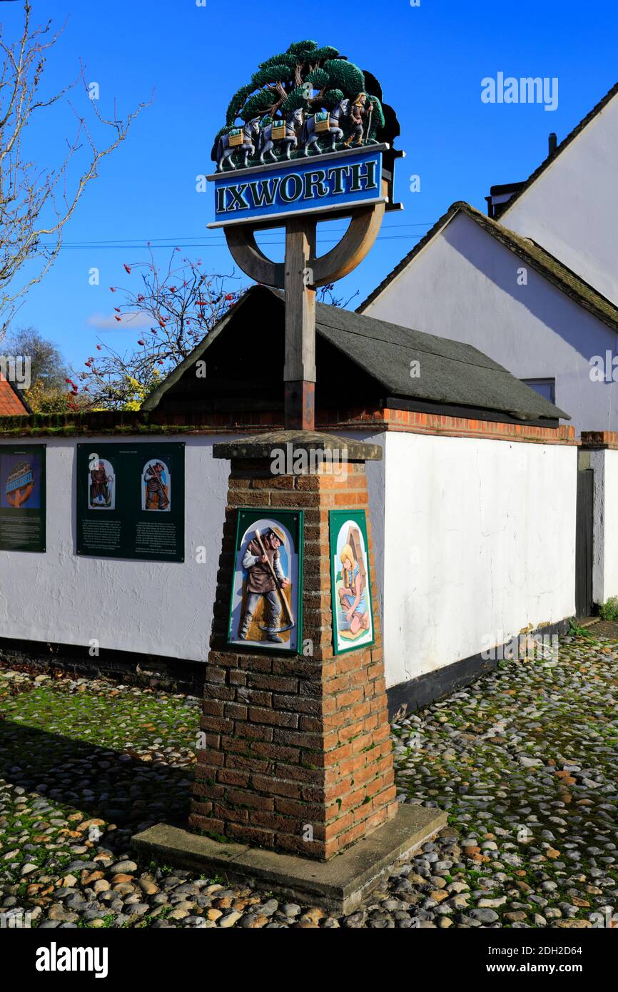 Das Dorfschild im Dorf Ixworth, Suffolk County, England, Großbritannien Stockfoto