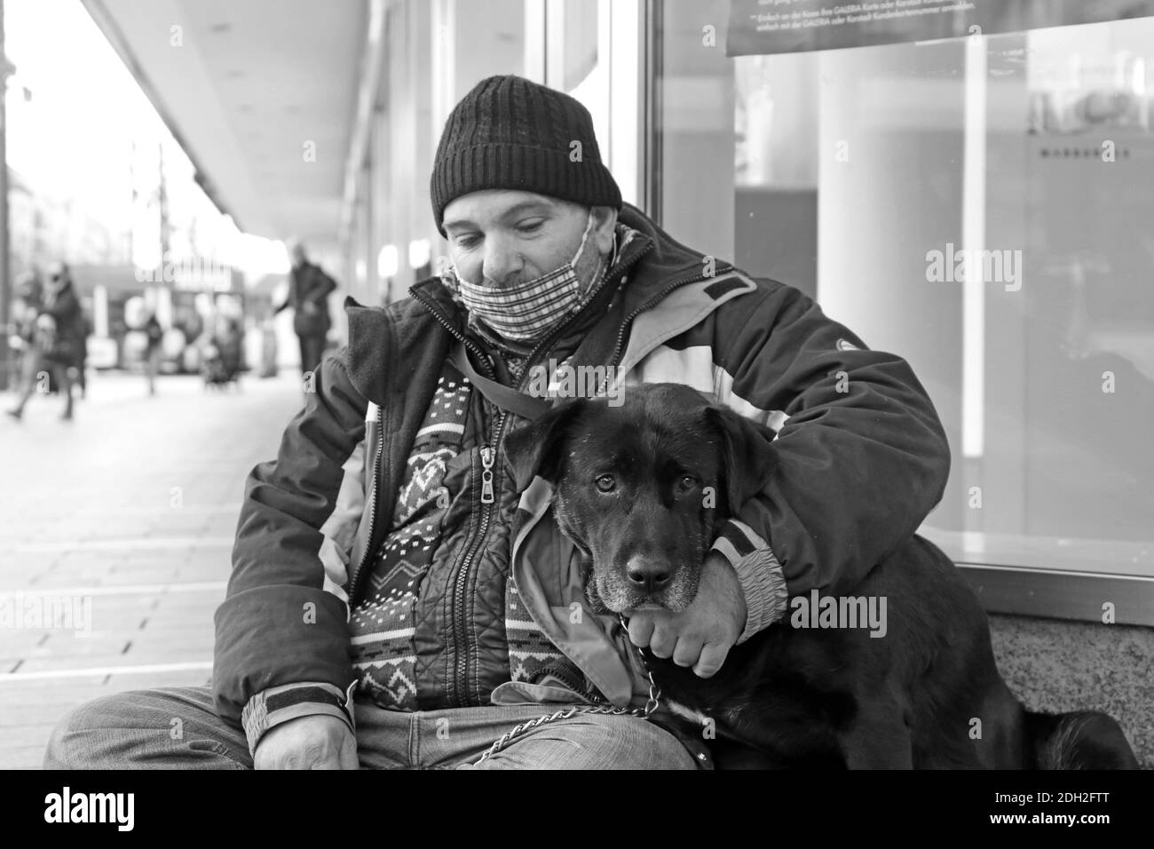 Mannheim, Deutschland, Dezember 2020: Obdachlose in Zeiten von Corona. Die Corona-Virus-Pandemie verschärft die Situation der Obdachlosen im Land ( Stockfoto