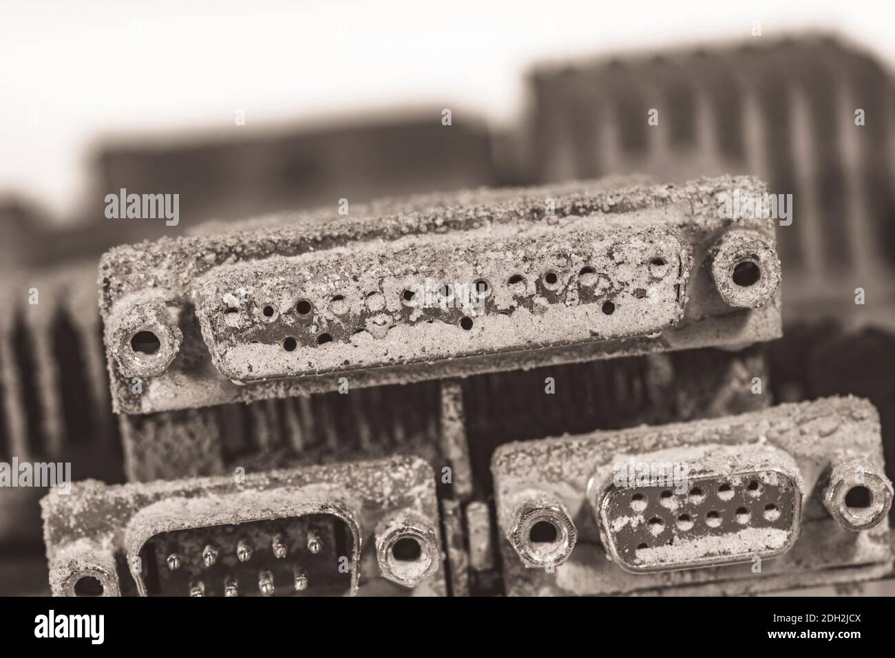 Monochromatische Sepia abstrakt von PC-Motherboard / Desktop-PC-Motherboard Oberfläche behandelt. Als Technologie abstrakt, abstrakte Computer, alte Technologie. Stockfoto