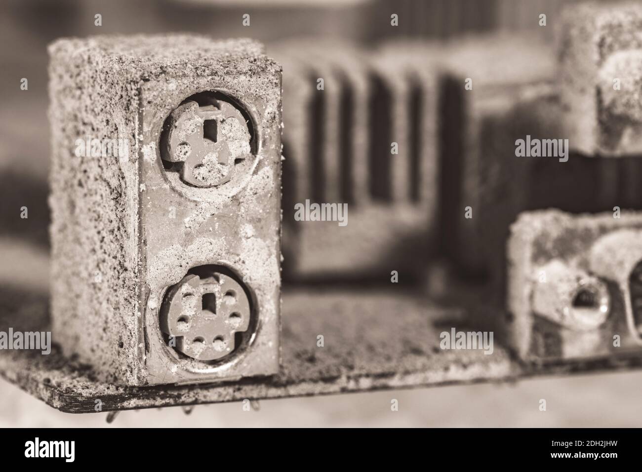 Monochromatische Sepia abstrakt von PC-Motherboard / Desktop-PC-Motherboard Oberfläche behandelt. Als Technologie abstrakte, abstrakte Computer, PS2-Sockel. Stockfoto