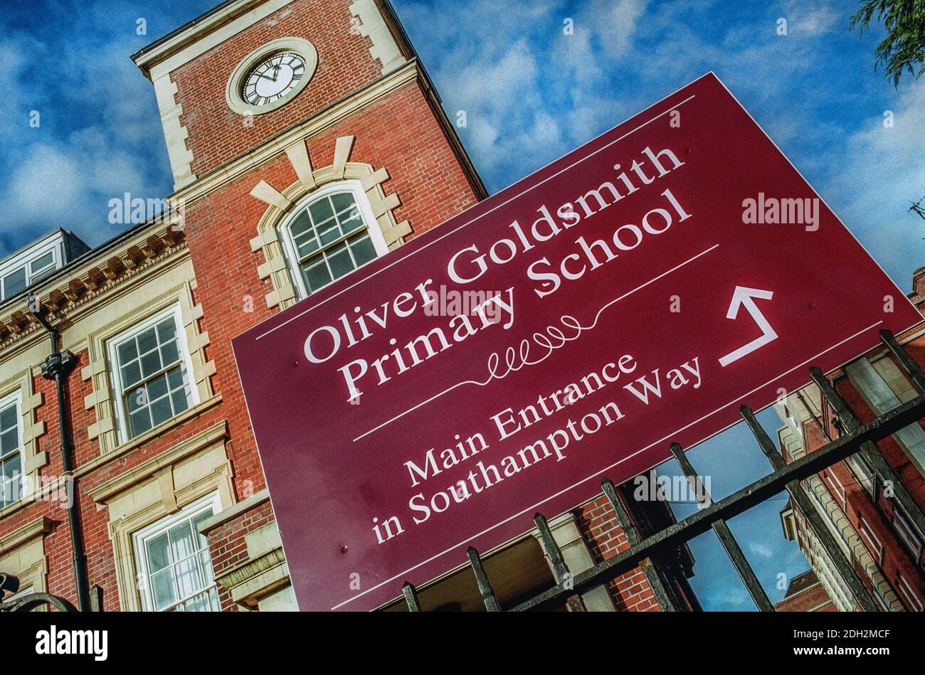 Damilola Taylor’s Schule, Oliver Goldsmith's Primary School in Peckham, London. Der Junge wurde auf dem Heimweg von der Schule am 27. November 2000 ermordet. Stockfoto