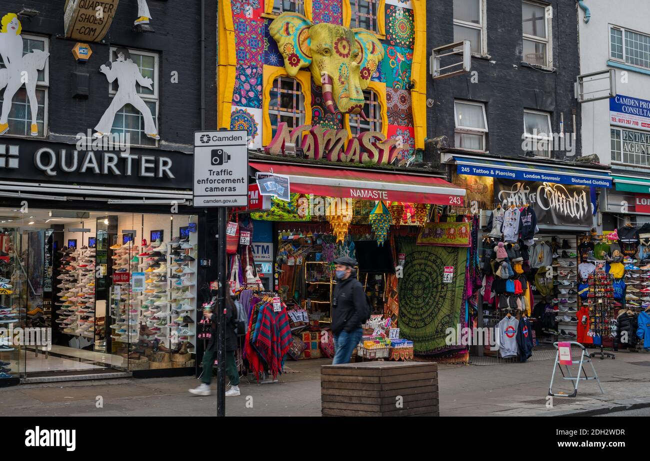 Außenansicht der Camden High Street Stockfoto