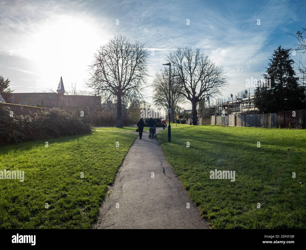 Ein kleiner Park im Vorort von London im Herbst. Stockfoto