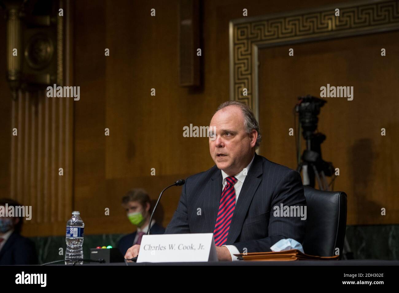 Washington, Vereinigte Staaten Von Amerika. Dezember 2020. Charles W. Cook, Jr. erscheint vor einem Senatsausschuss für Umwelt und öffentliche Arbeiten - Unterausschuss für saubere Luft und nukleare Sicherheit Anhörung über seine bevorstehende Ernennung zum Mitglied des Verwaltungsrats der Tennessee Valley Authority im Dirksen Senate Office Building auf dem Capitol Hill in Washington, DC, Mittwoch, 9. Dezember 2020. Quelle: Rod Lampey/CNP Credit: dpa/Alamy Live News Stockfoto