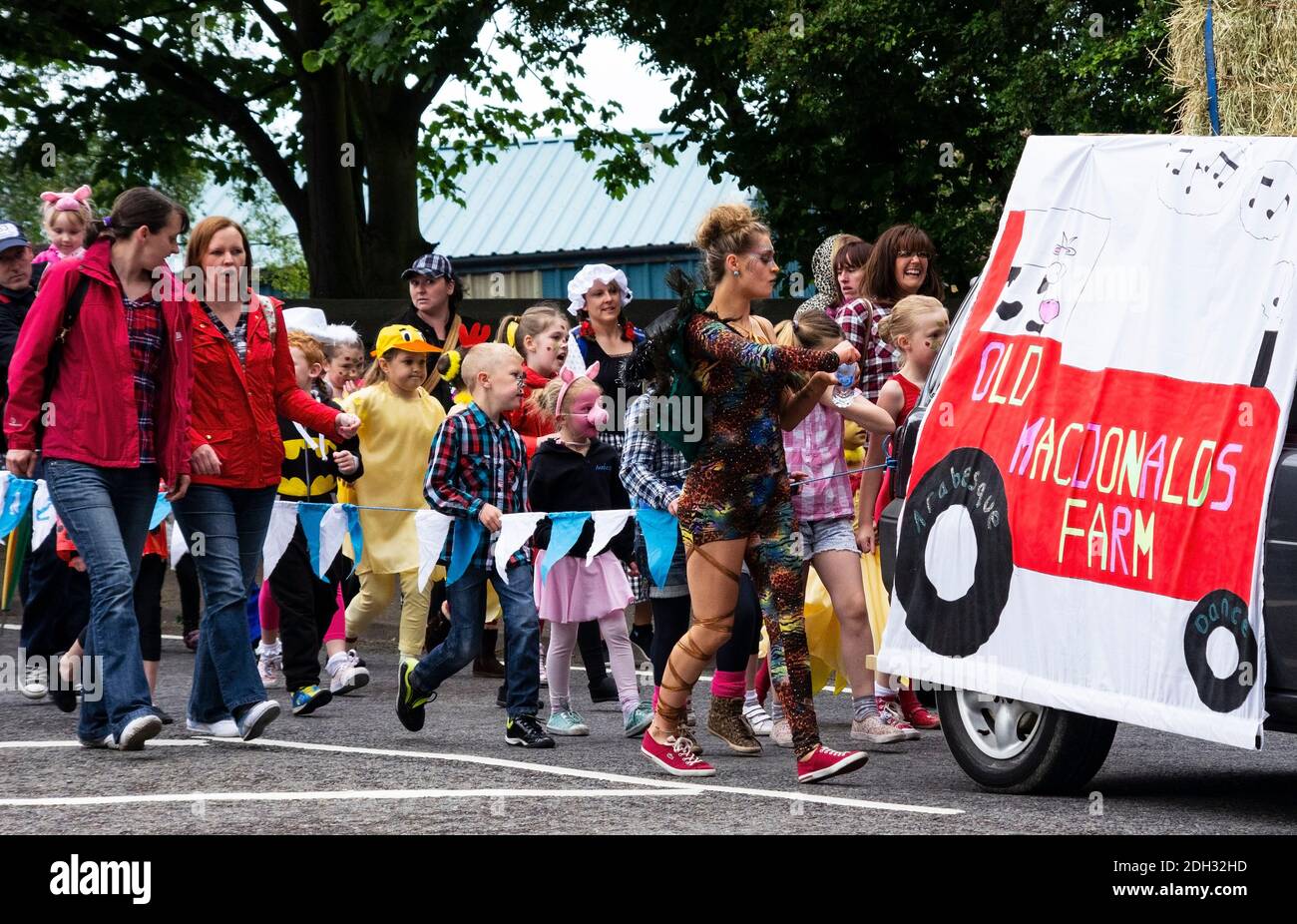 Mädchen in einer Karnevalsparade Stockfoto