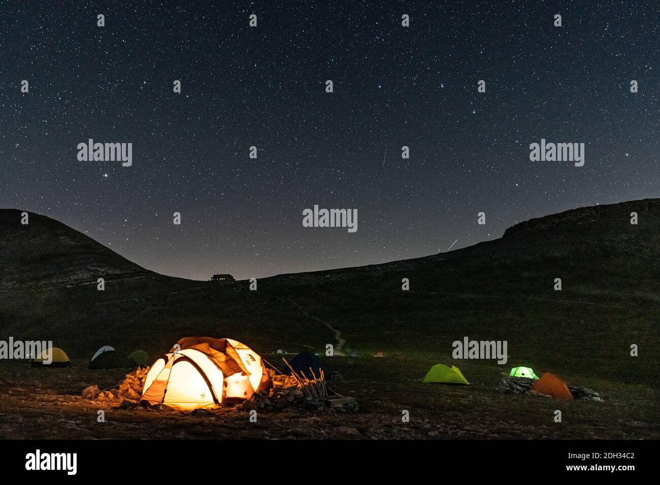 Die Milchstraße Galaxie über dem Blick auf den Berg Olymp in Griechenland  Stockfotografie - Alamy