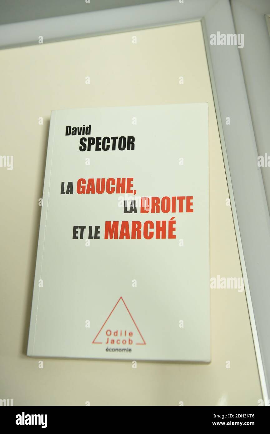 David Spector recoit le Grand Prix du Livre ECO de BFM Business pour son livre 'La Gauche, la Droite et le Marché' dans les locaux de BFM/RMC a Paris, France le 4 Juillet 2017. Foto von Laurent Zabulon/ABACAPRESS.COM Stockfoto