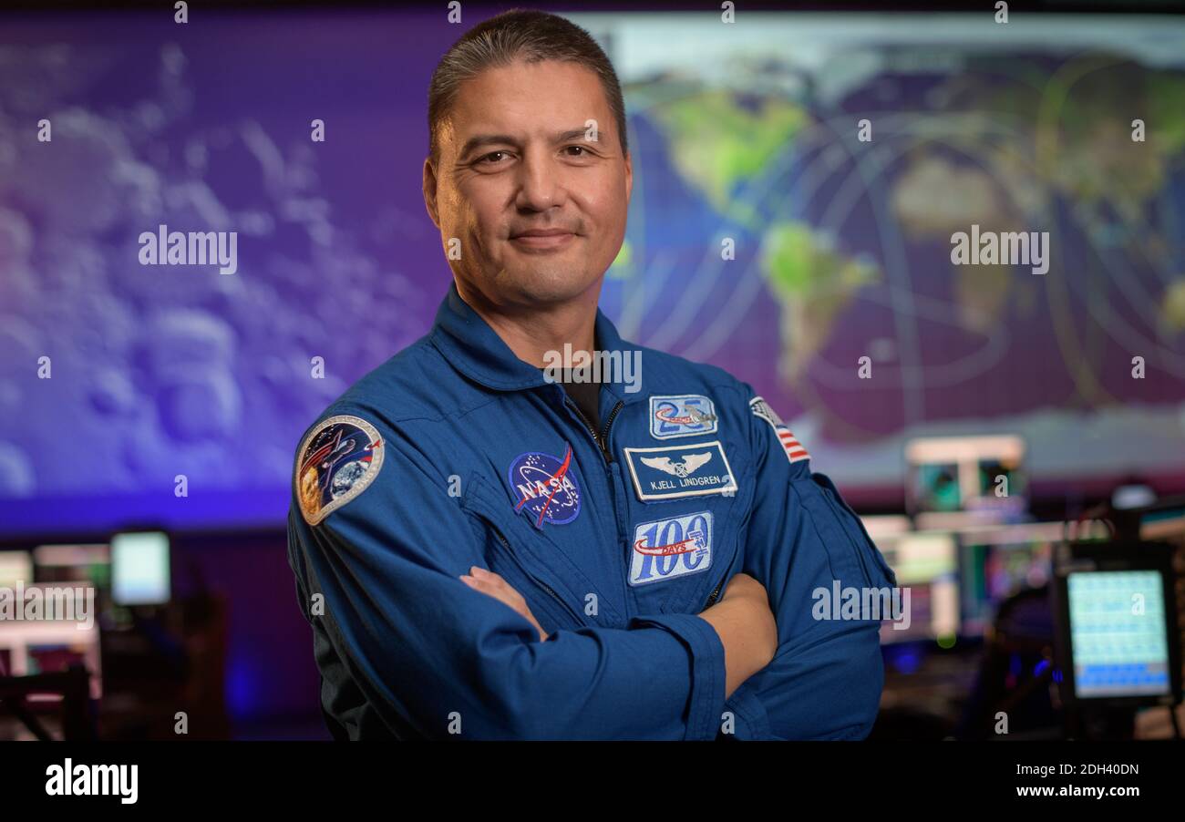 Houston, Usa. Dezember 2020. NASA-Astronaut Kjell Lindgren im Blue Flight Control Room des NASA Johnson Space Center 16. September 2020 in Houston, Texas. Lindgren wurde am 9. Dezember 2020 als einer der 18 Astronauten ausgewählt, um für die kommenden Artemis-Missionen zum Mond zu trainieren. Quelle: Bill Ingalls/NASA/Alamy Live News Stockfoto
