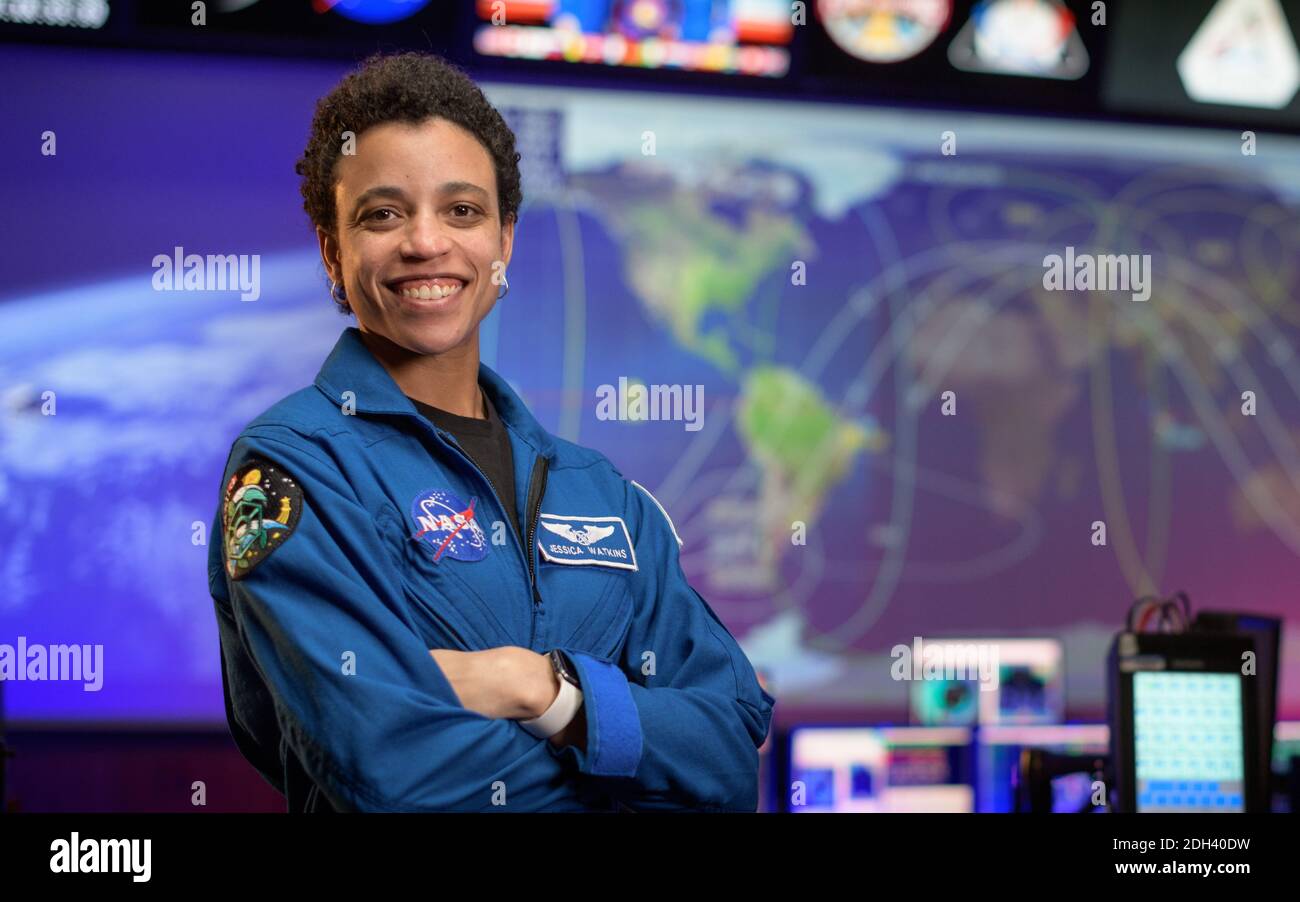 Houston, Usa. Dezember 2020. NASA-Astronautin Jessica Watkins im Blue Flight Control Room des NASA Johnson Space Center 15. September 2020 in Houston, Texas. Watkins wurde am 9. Dezember 2020 als einer der 18 Astronauten ausgewählt, um für die kommenden Artemis-Missionen zum Mond zu trainieren. Quelle: Bill Ingalls/NASA/Alamy Live News Stockfoto